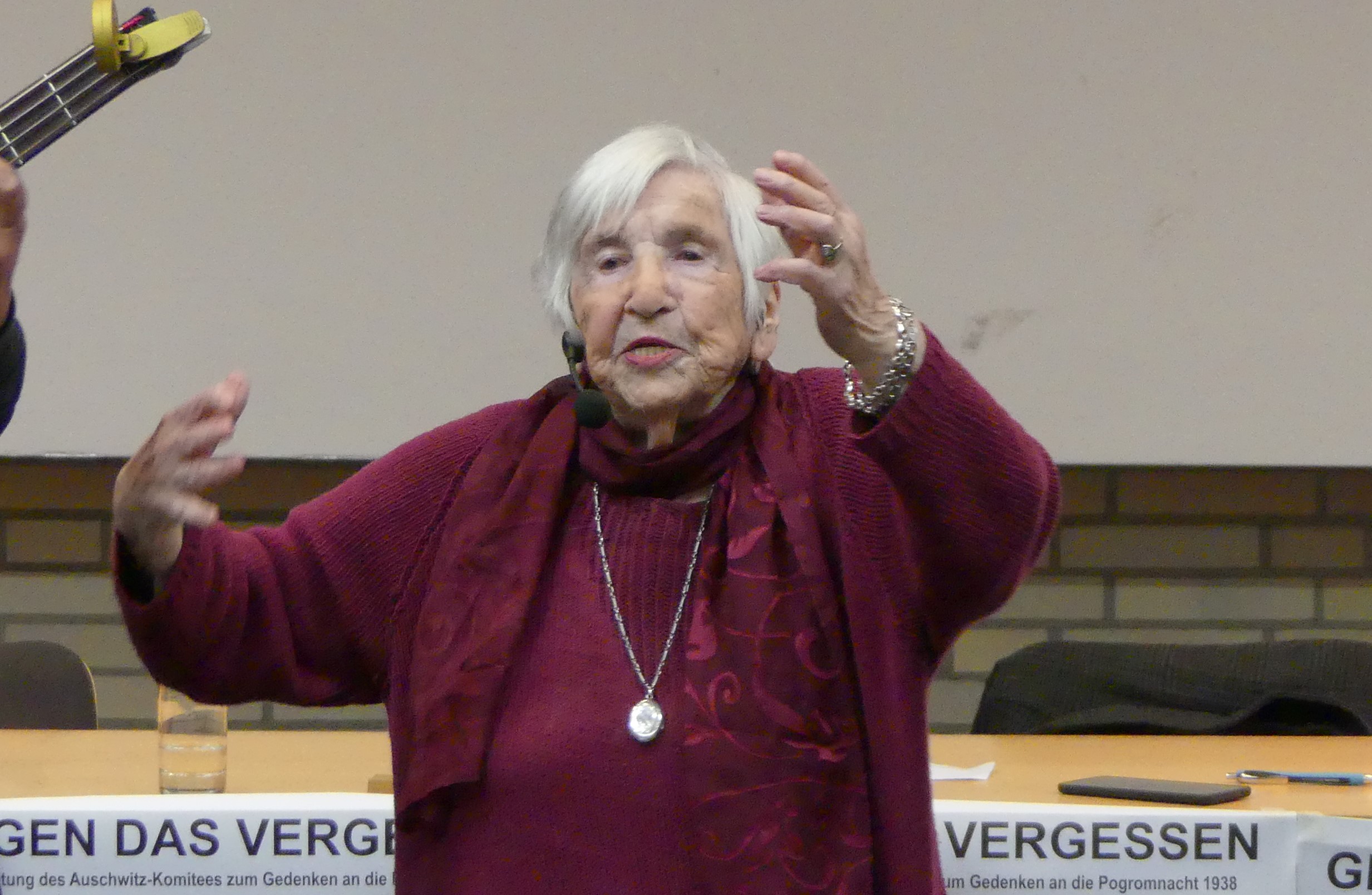 Zum Tod von Ester Bejarano: Gegen das Vergessen – Für immer gegen Nazis und Krieg
